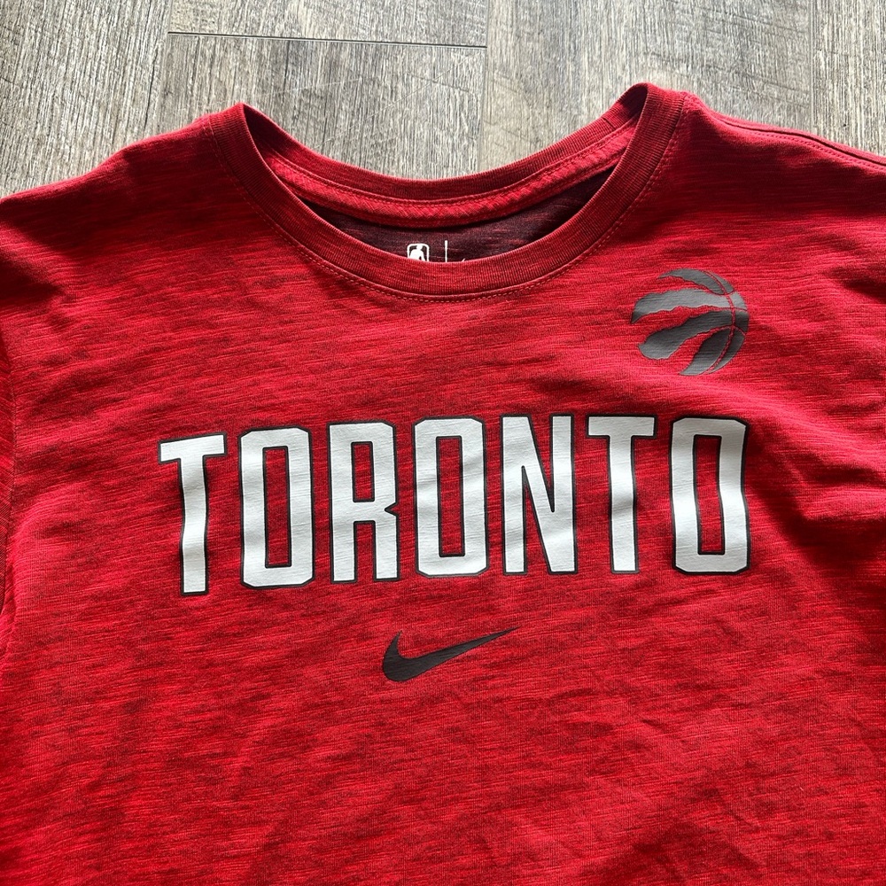Men’s M - Nike Dri Fit Toronto Raptors long sleeve tee